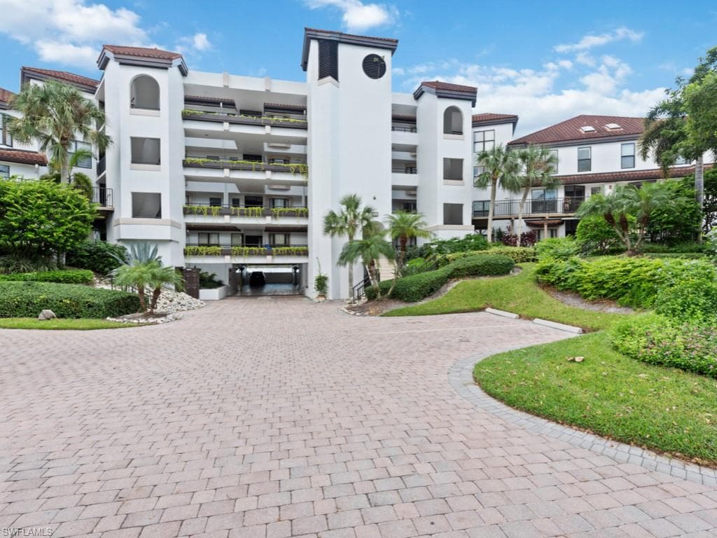 232 La Peninsula BLVD 232-32