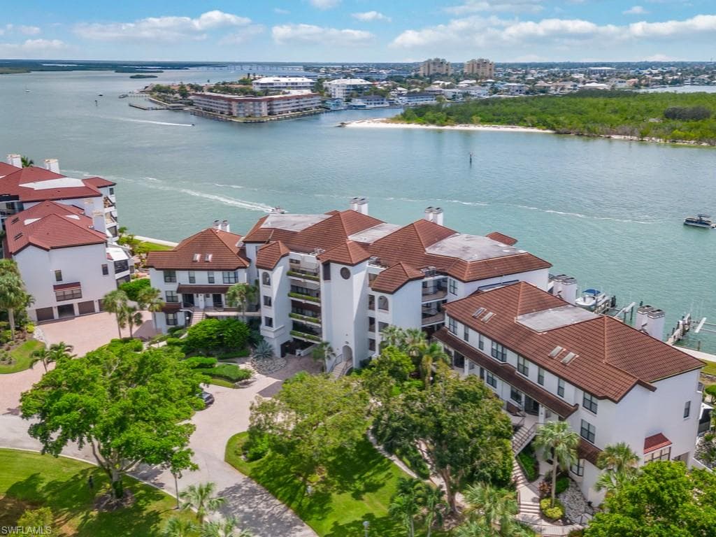 232 La Peninsula BLVD 232-28