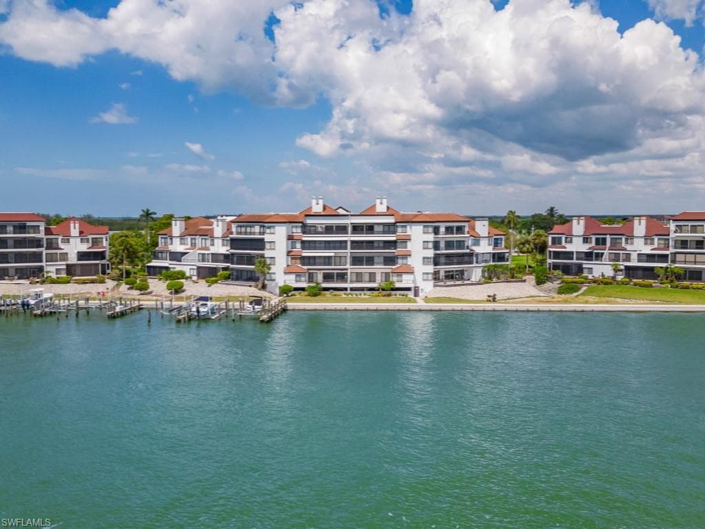 232 La Peninsula BLVD 232-30