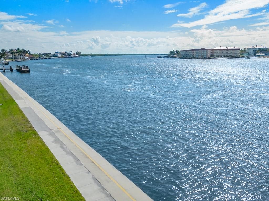 232 La Peninsula BLVD 232-34