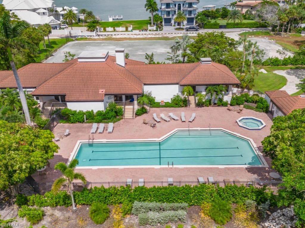 232 La Peninsula BLVD 232-38