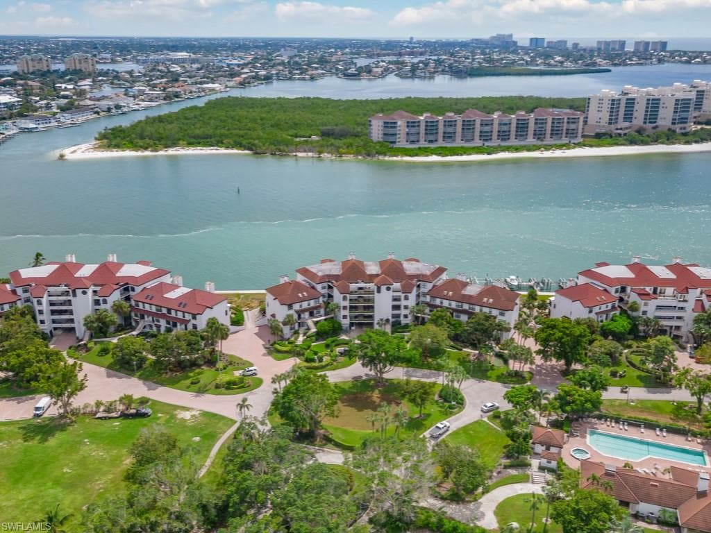 232 La Peninsula BLVD 232-31