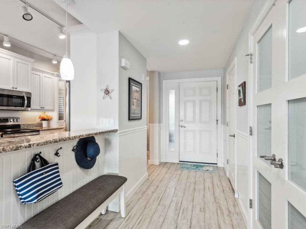 232 La Peninsula BLVD 232-4