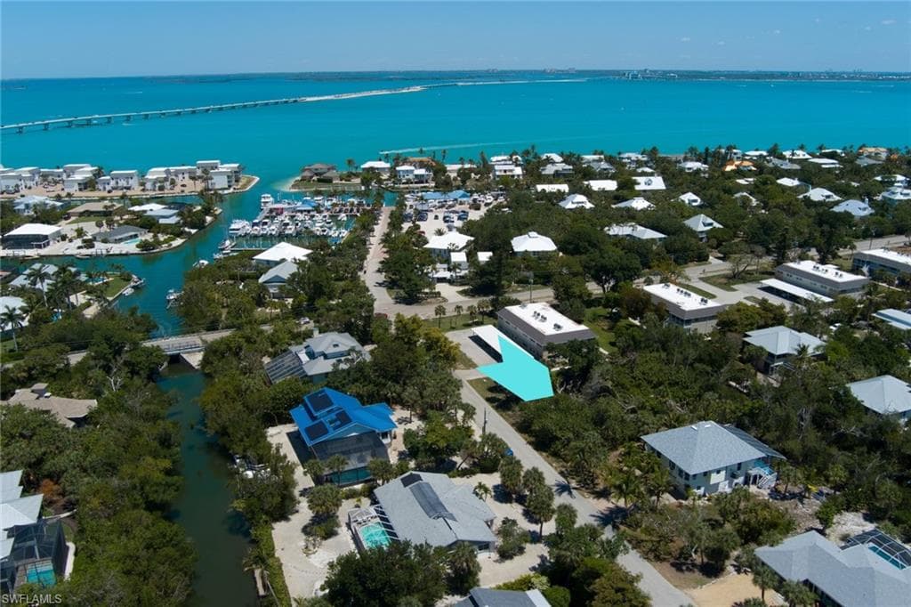 1084 S Yachtsman DR-6
