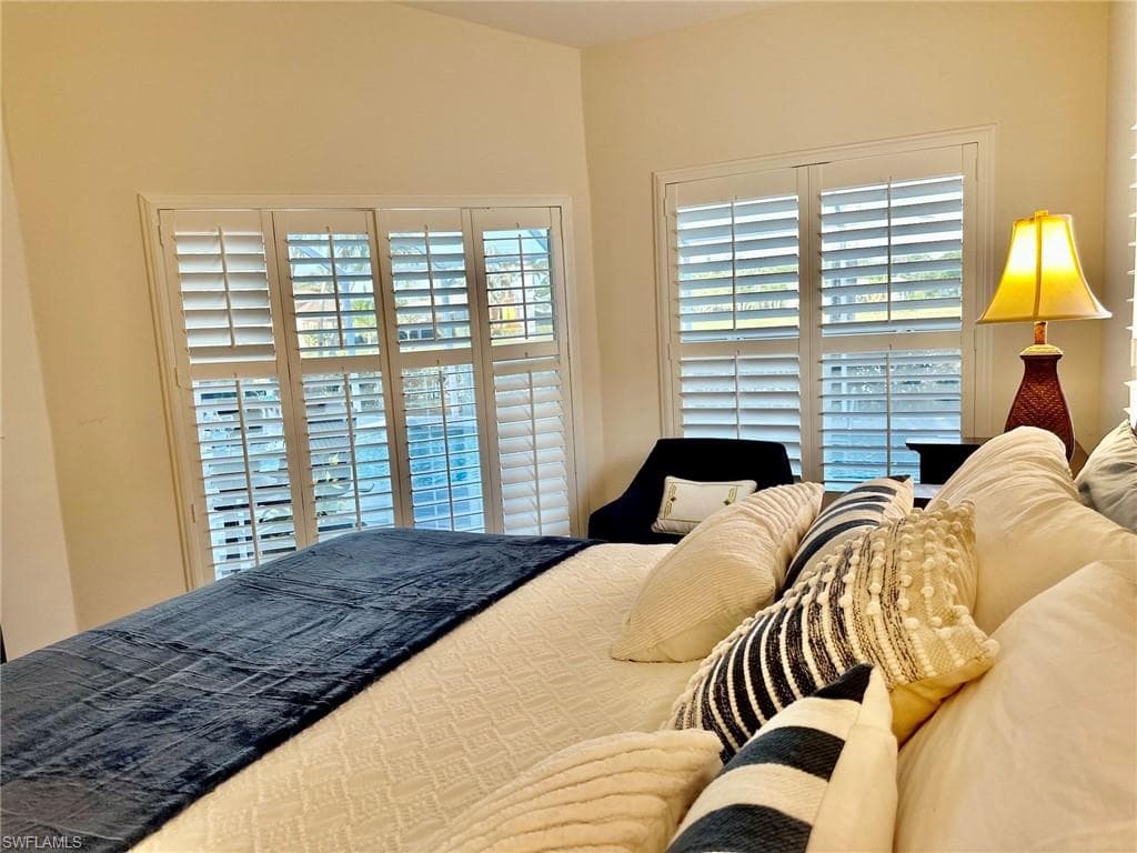 930 Marble DR-22