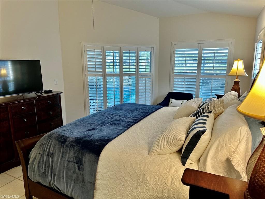 930 Marble DR-24