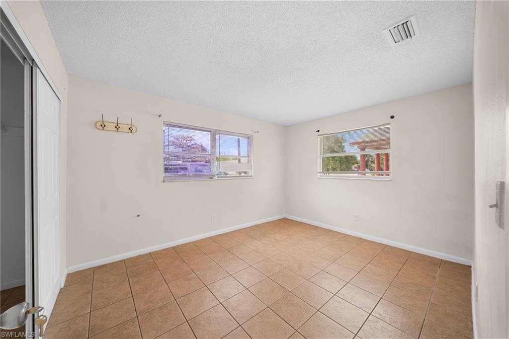 5551 5th AVE-11