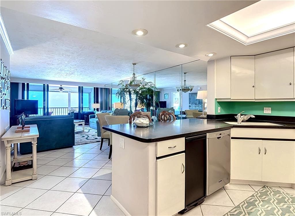 2800 Estero BLVD PH3-4