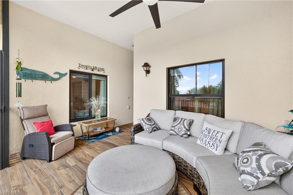 13710 Julias WAY 924-27