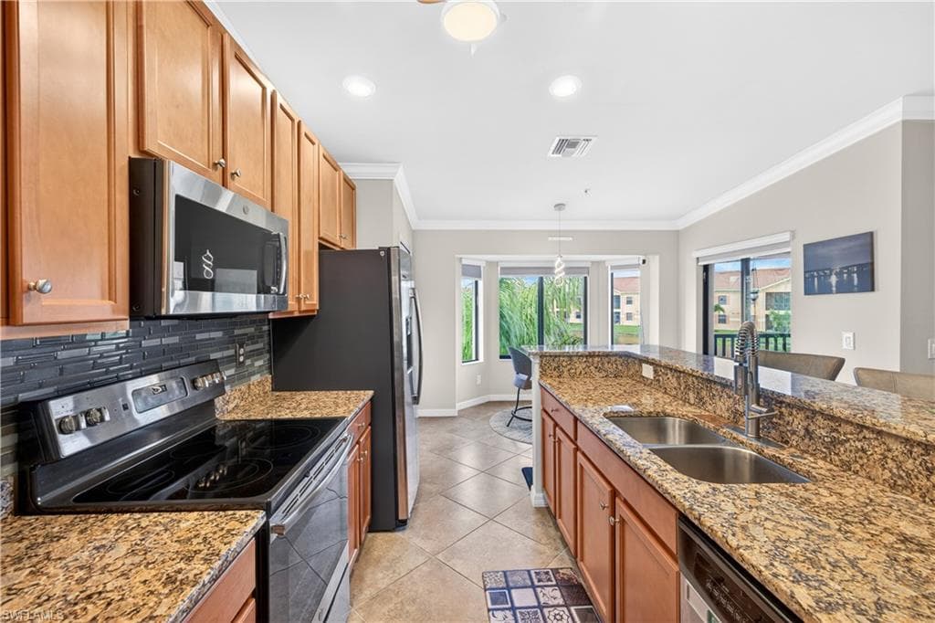 13710 Julias WAY 924-12
