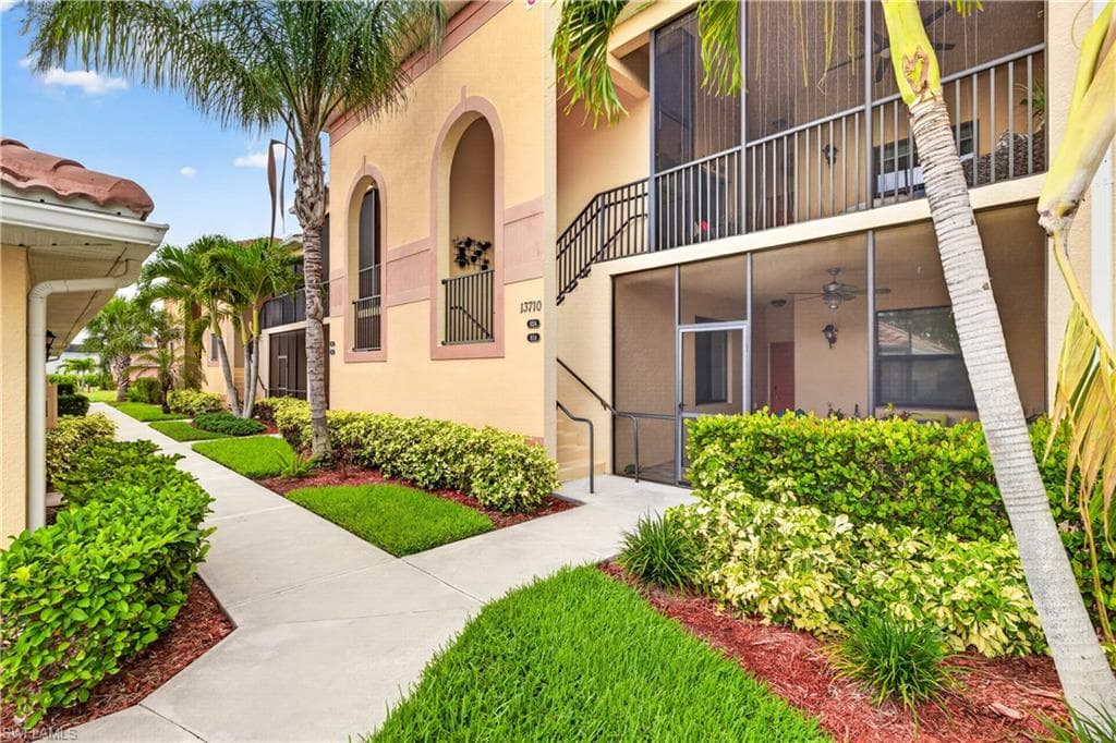 13710 Julias WAY 924-4