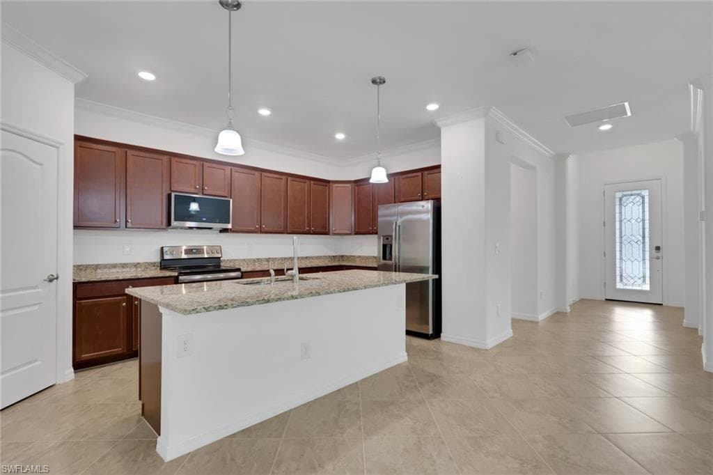 9469 Foxglove LN-7