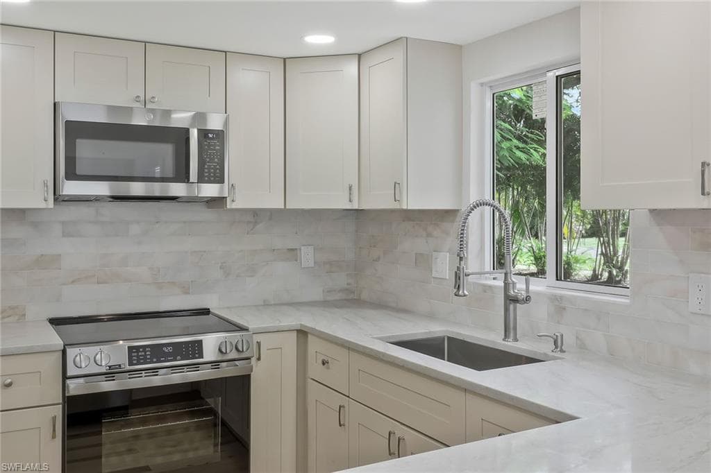 1755 Oakley AVE-13