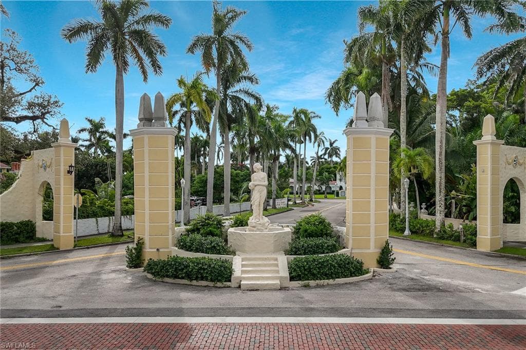1755 Oakley AVE-33