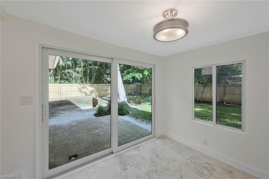1755 Oakley AVE-14