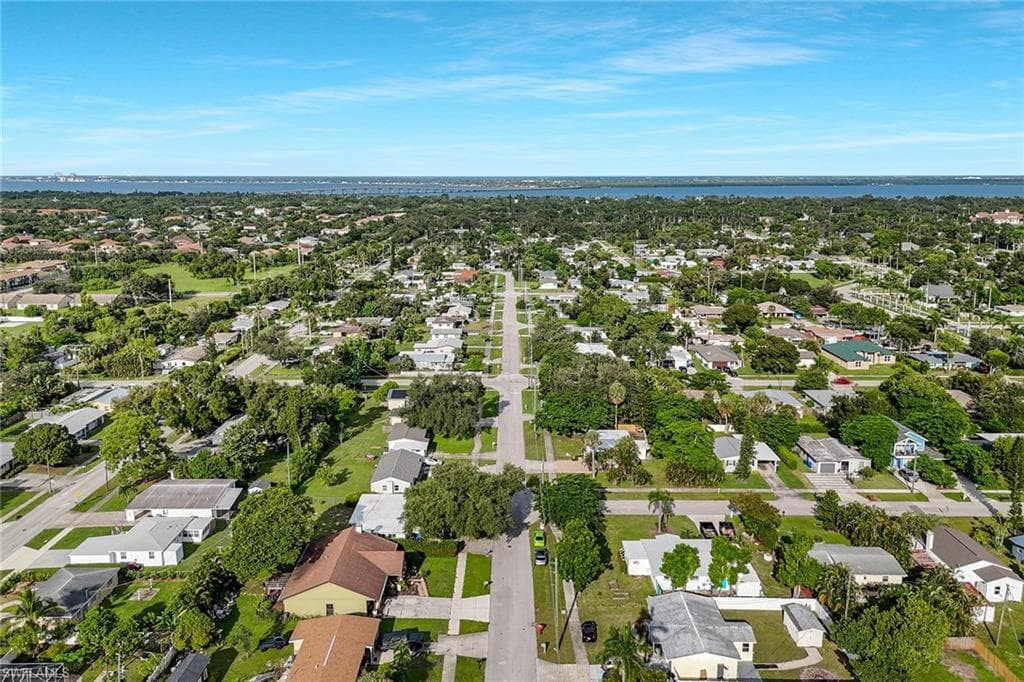 1755 Oakley AVE-35