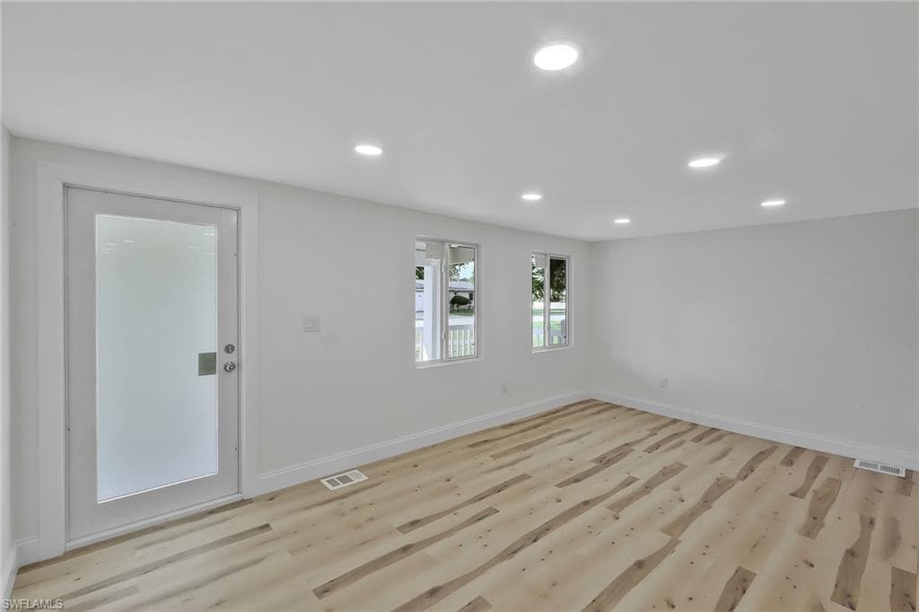 1755 Oakley AVE-8