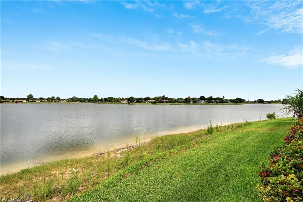2078 Grove DR-18