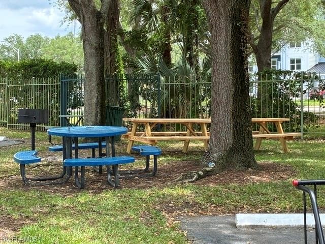 11571 Villa Grand 617-4