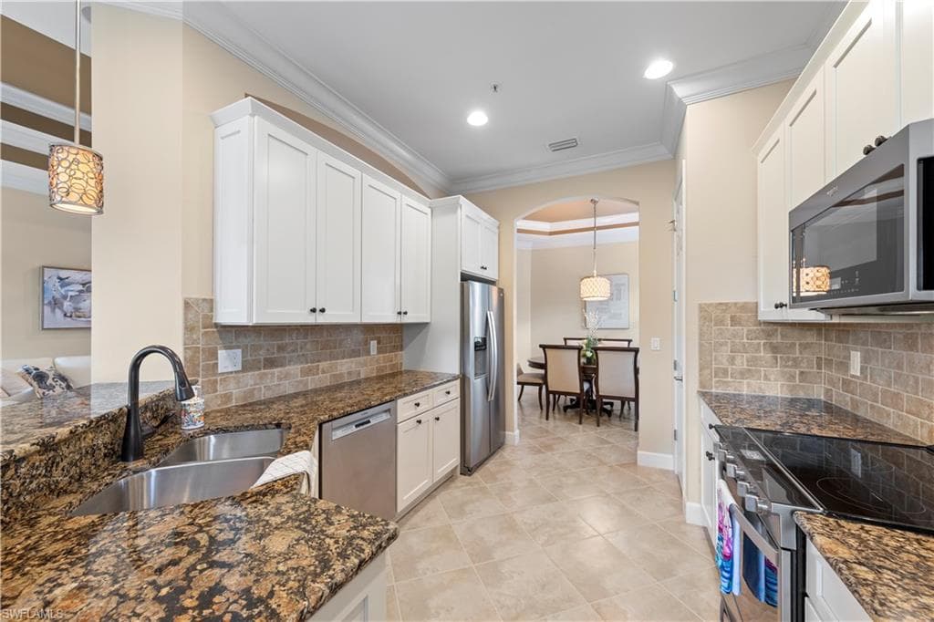10351 Glastonbury CIR 201-10