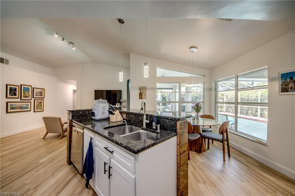 9910 Laketree CT-12