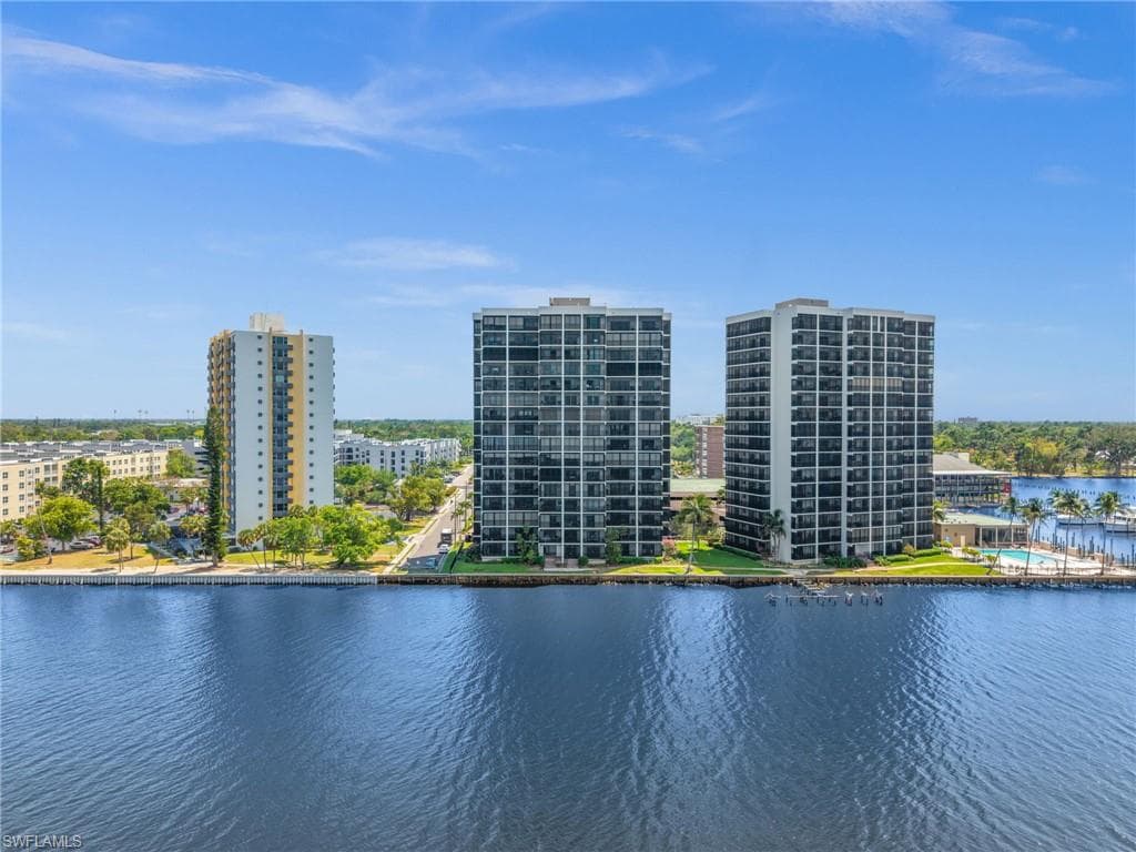 1900 Virginia AVE 902-1