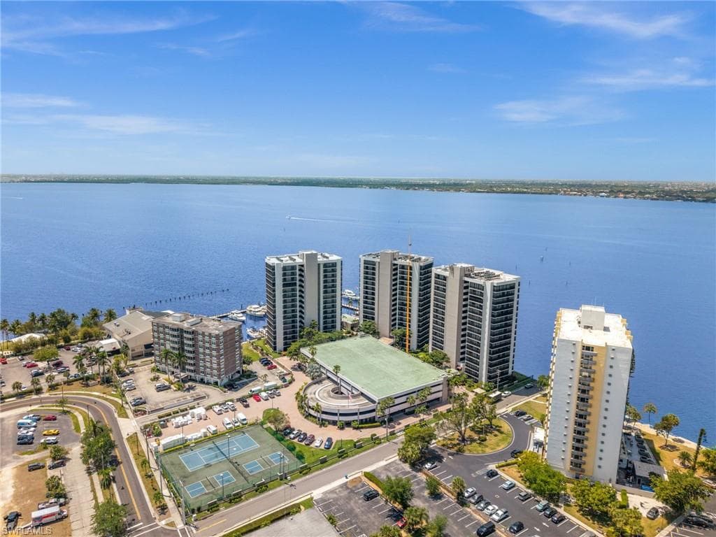 1900 Virginia AVE 902-35