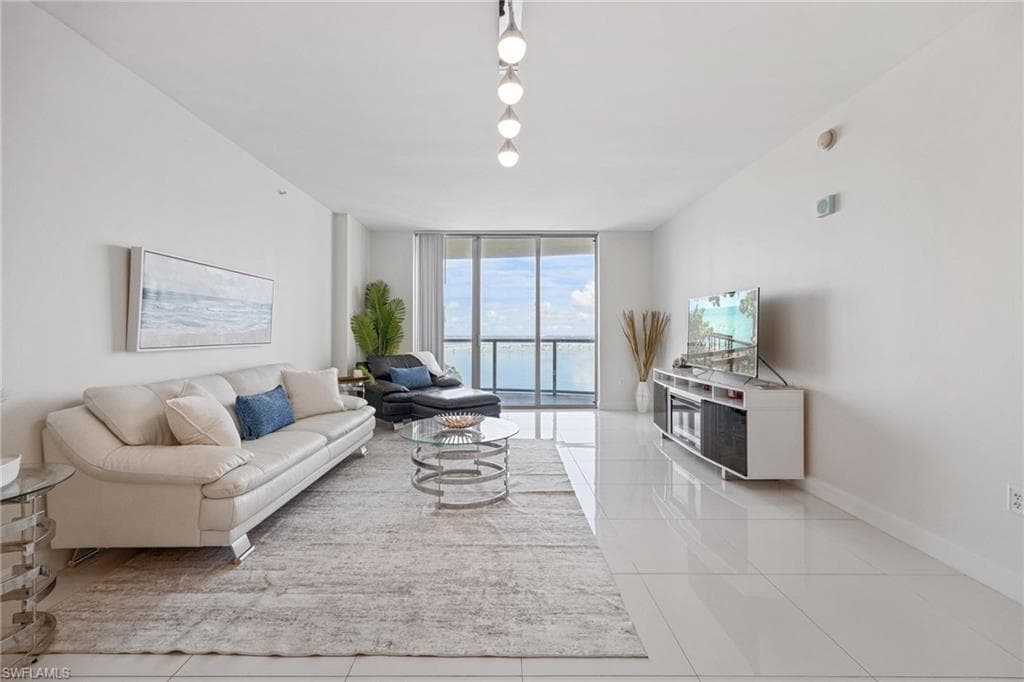 3000 Oasis Grand BLVD 1705-3