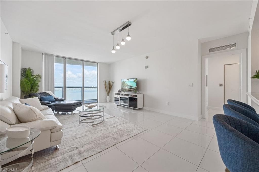 3000 Oasis Grand BLVD 1705-5