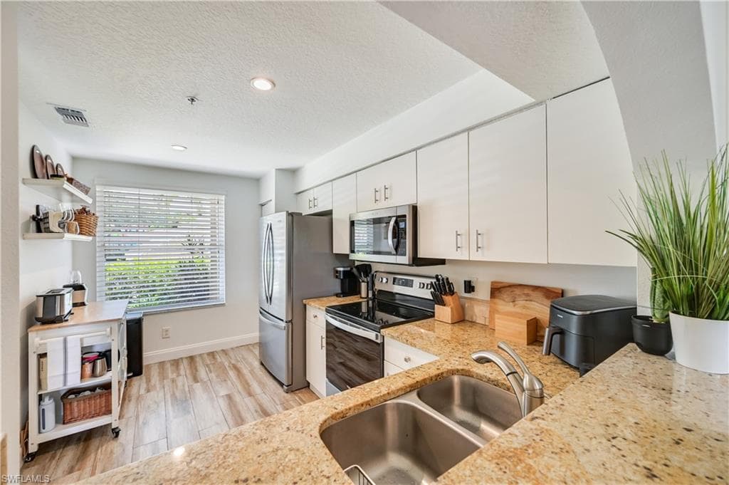 6650 Huntington Lakes CIR 102-10