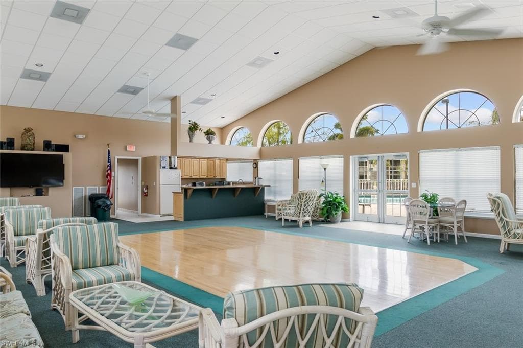 5708 Deauville CIR J305-23