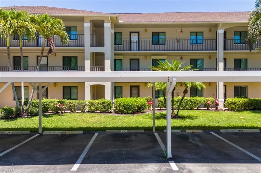 5708 Deauville CIR J305-3