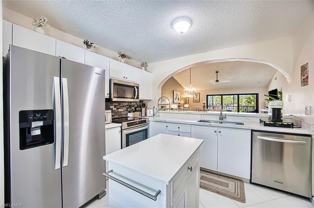 5708 Deauville CIR J305-5