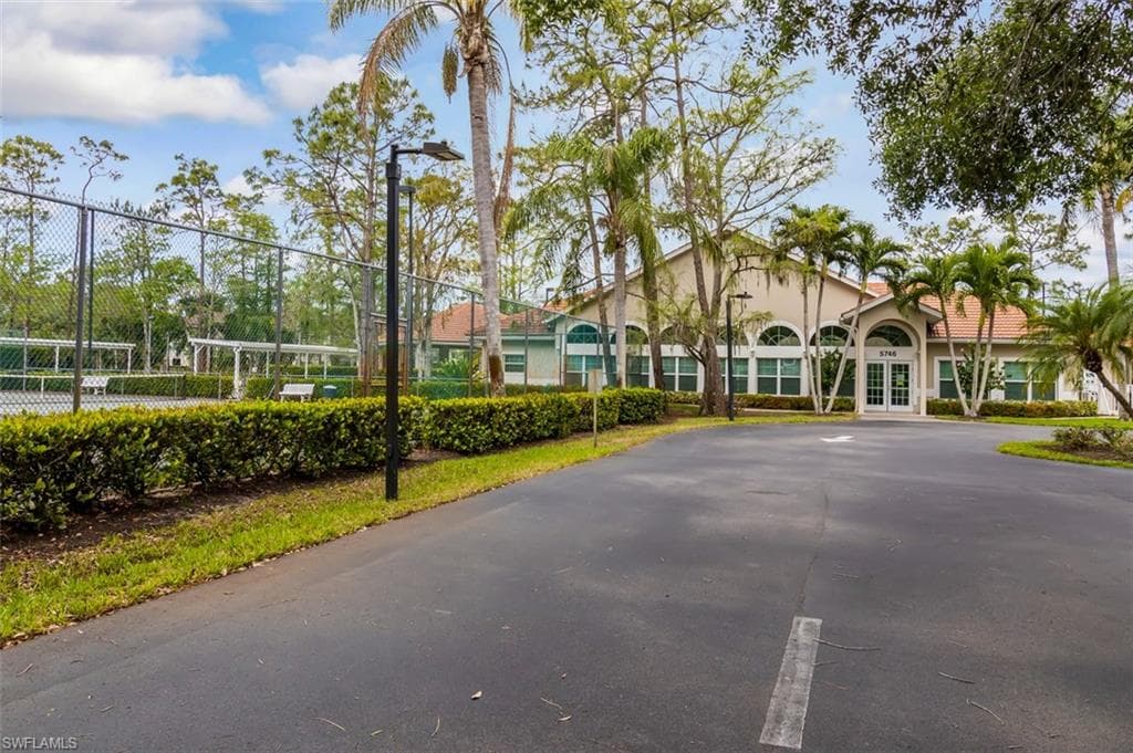 5708 Deauville CIR J305-21