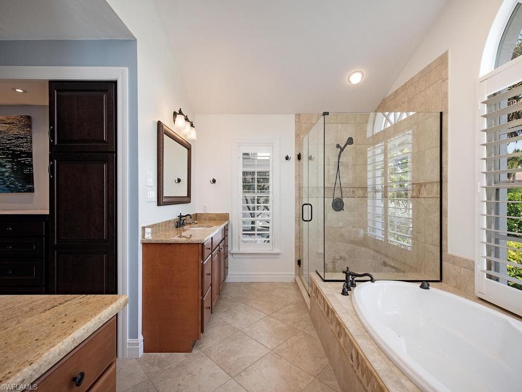 712 Shadow Lake LN-10