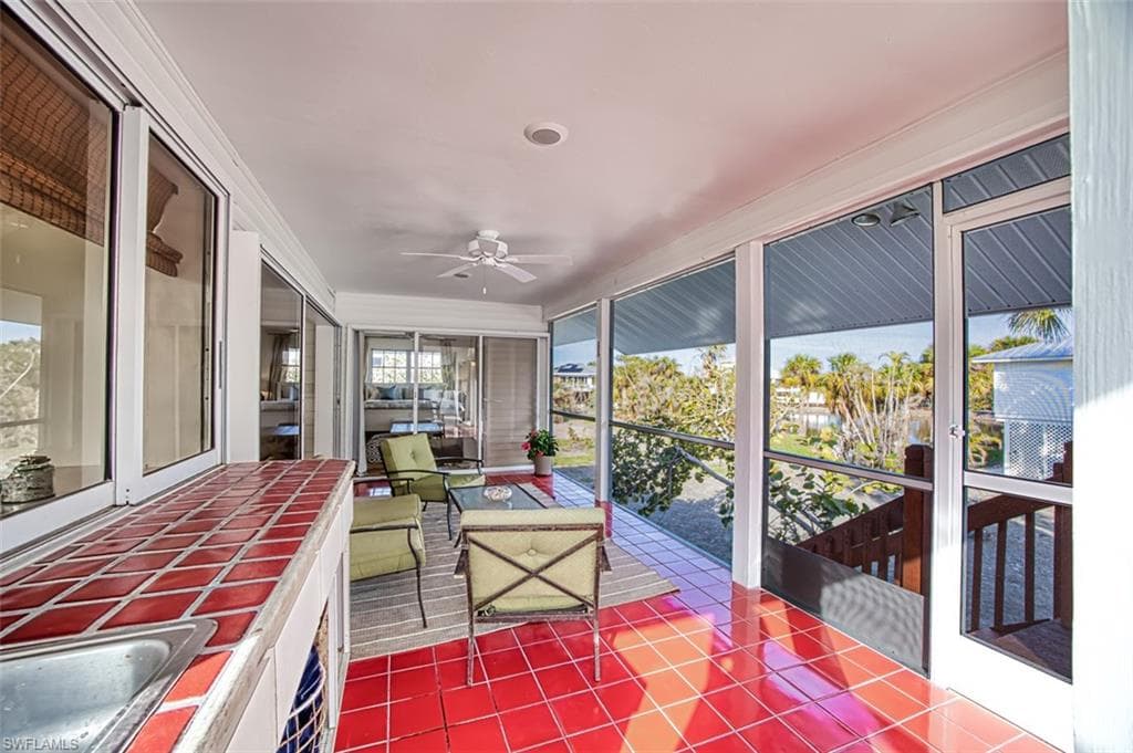 220 Palm Lake DR-27