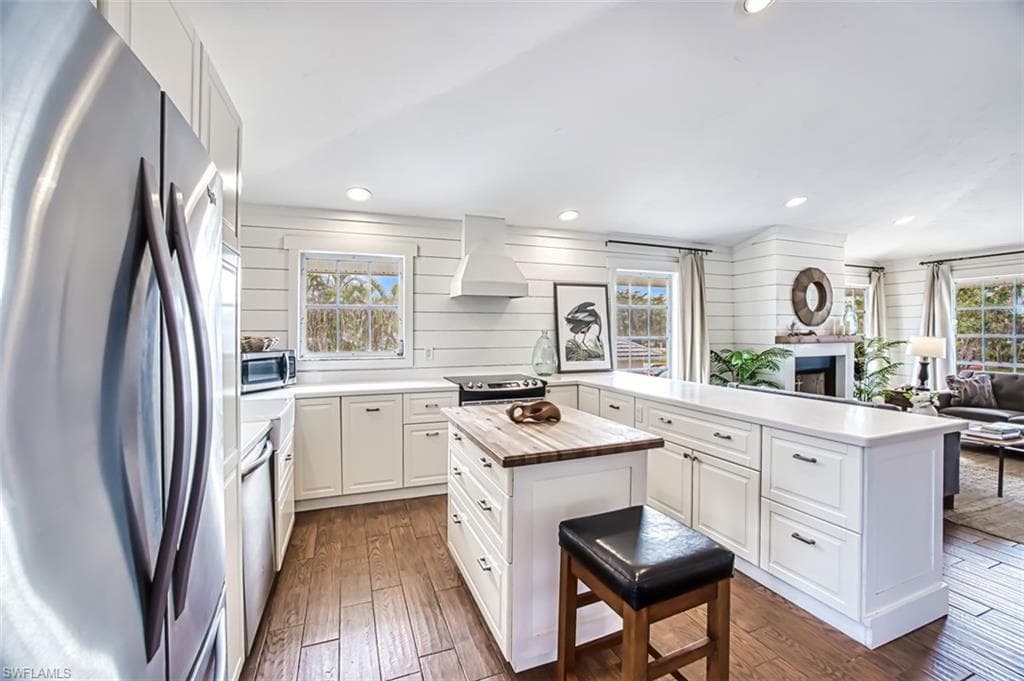 220 Palm Lake DR-6