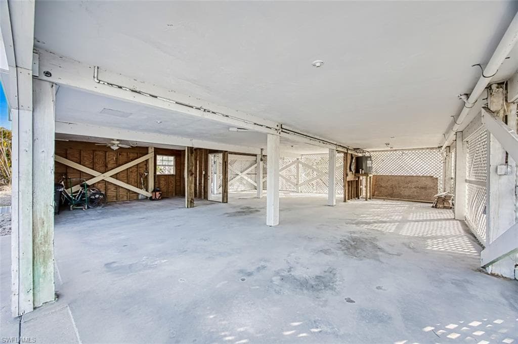 220 Palm Lake DR-43