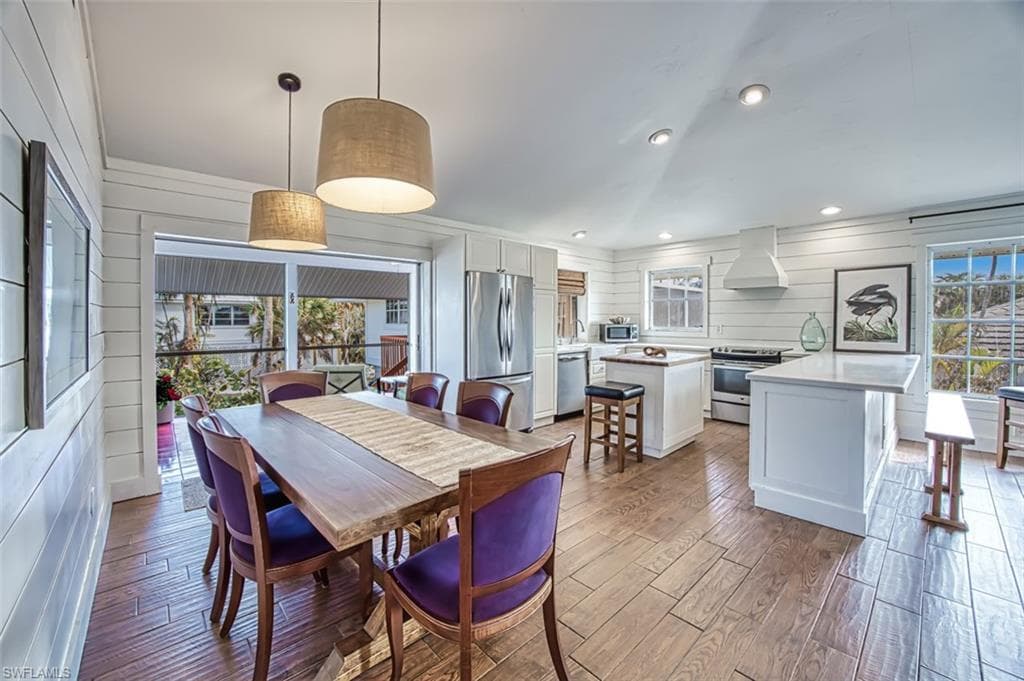 220 Palm Lake DR-7