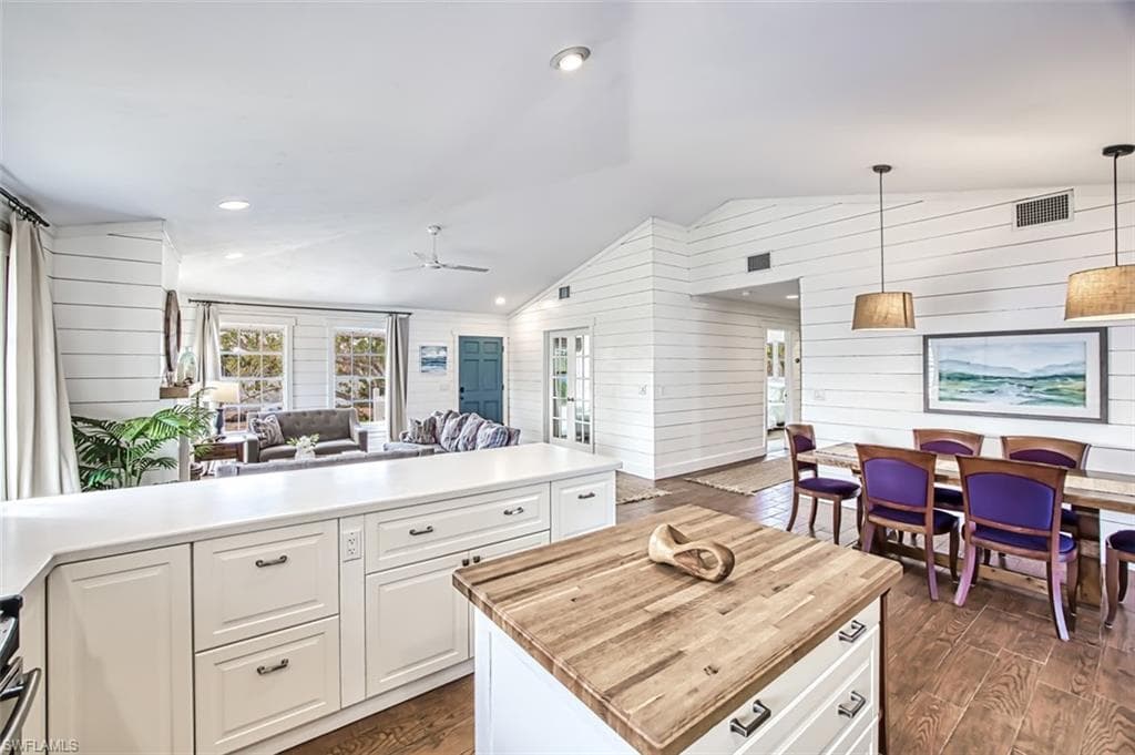 220 Palm Lake DR-3