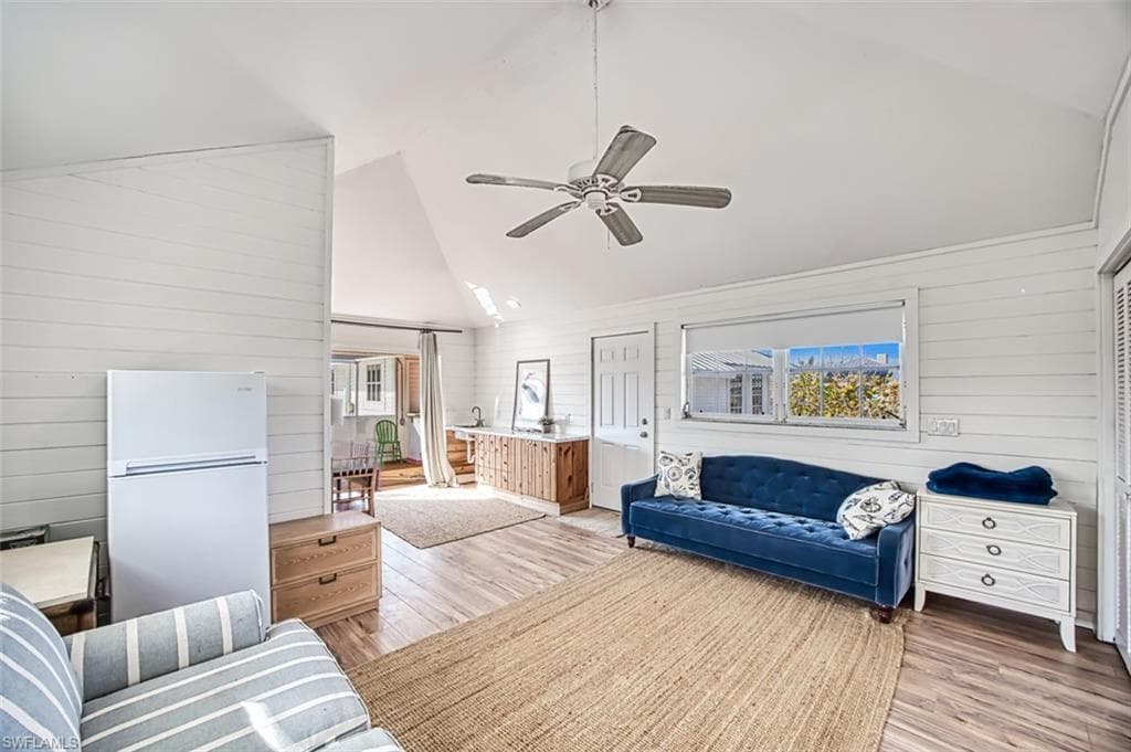 220 Palm Lake DR-30
