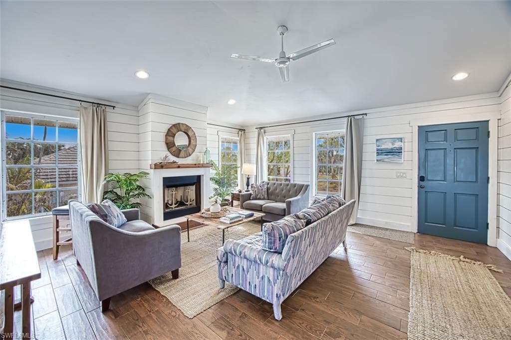 220 Palm Lake DR-11