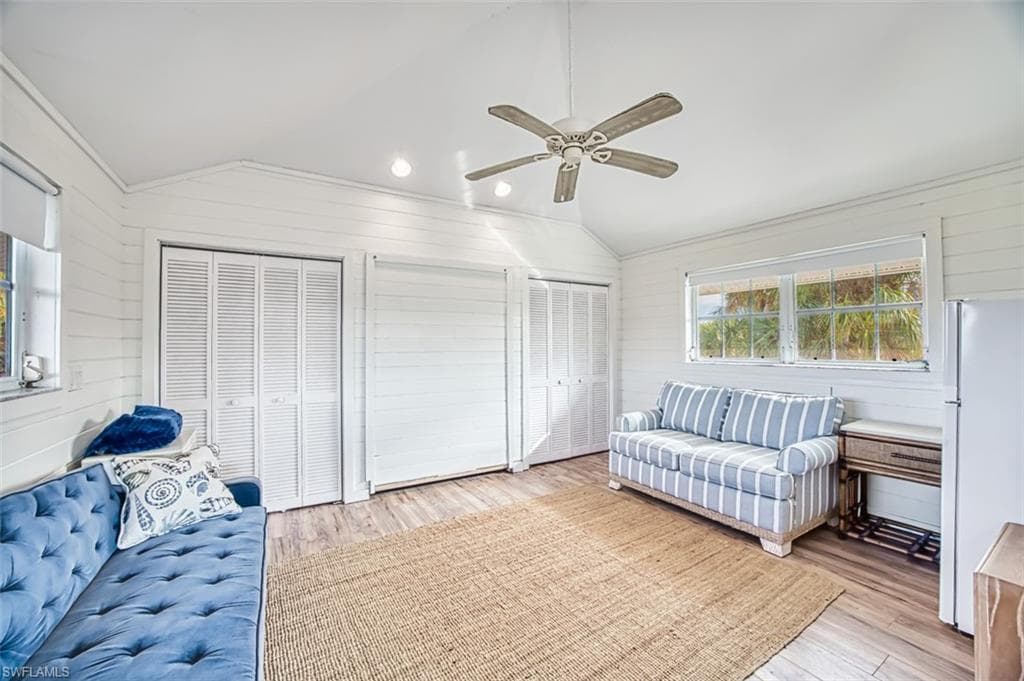 220 Palm Lake DR-31