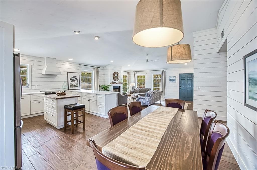 220 Palm Lake DR-8