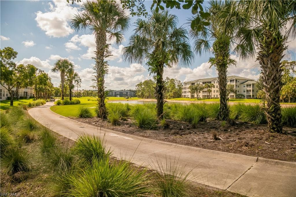 3964 Bishopwood CT E 1-202-18