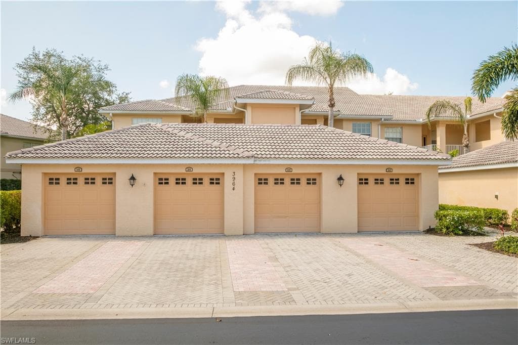 3964 Bishopwood CT E 1-202-15