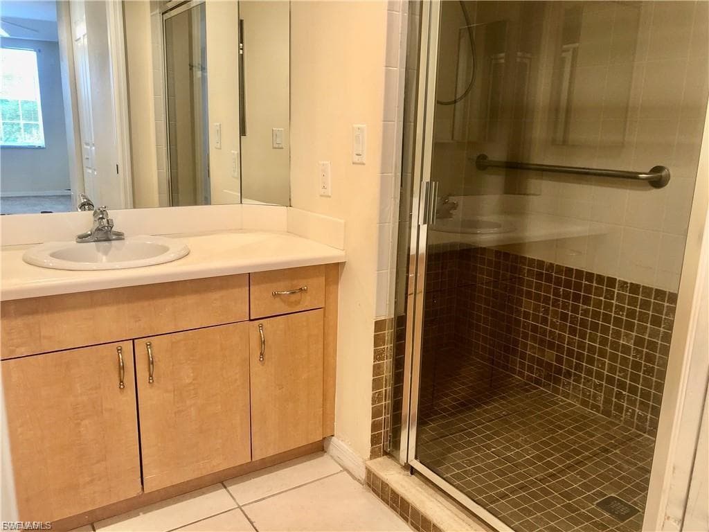 1101 Van Loon Commons CIR 205-7