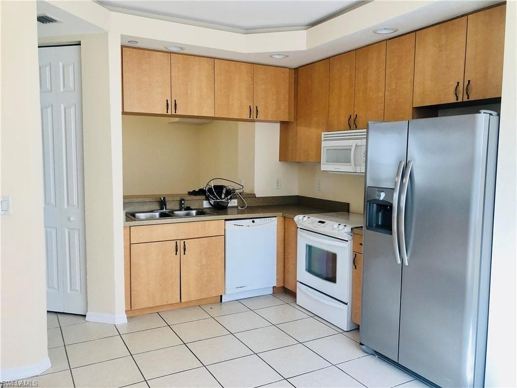 1101 Van Loon Commons CIR 205-4