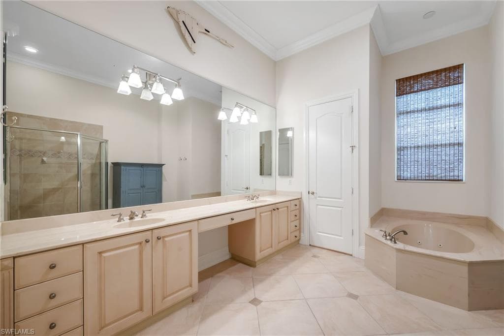 8572 Bellagio DR-11