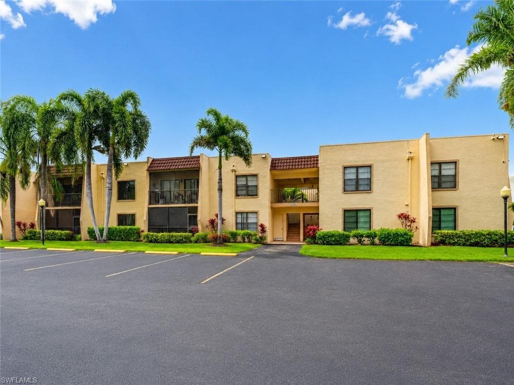 12481 McGregor BLVD 17-1